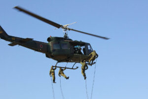 UH-1H-rappelling