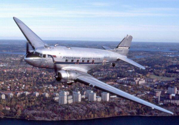 Douglas_DC-3_SE-CFP